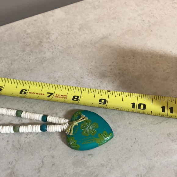 9.5” Hawaiian puka shell necklace with floral heart - Picture 5 of 5